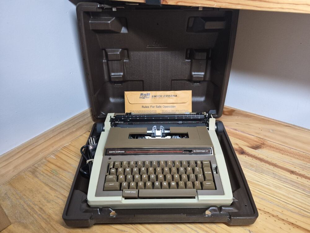Smith And Corona Enterprise XT Electric Typewriter W Case
